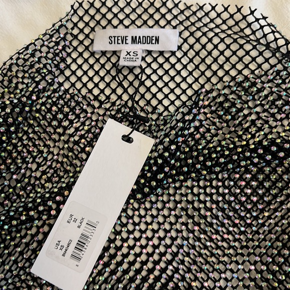 Brand new mesh shirt with feather details - Picture 2 of 3